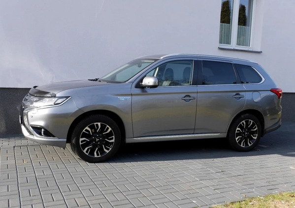 Mitsubishi Outlander cena 99500 przebieg: 114850, rok produkcji 2017 z Jordanów małe 529